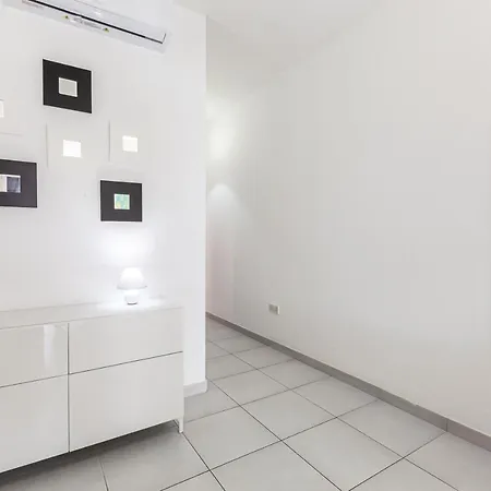 Z4 - Seafront Apartment