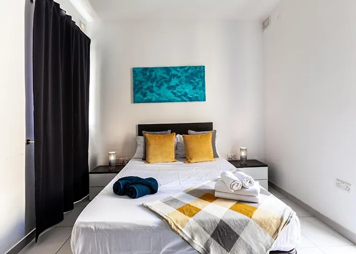 Z4 - Seafront Apartment St. Paul's Bay